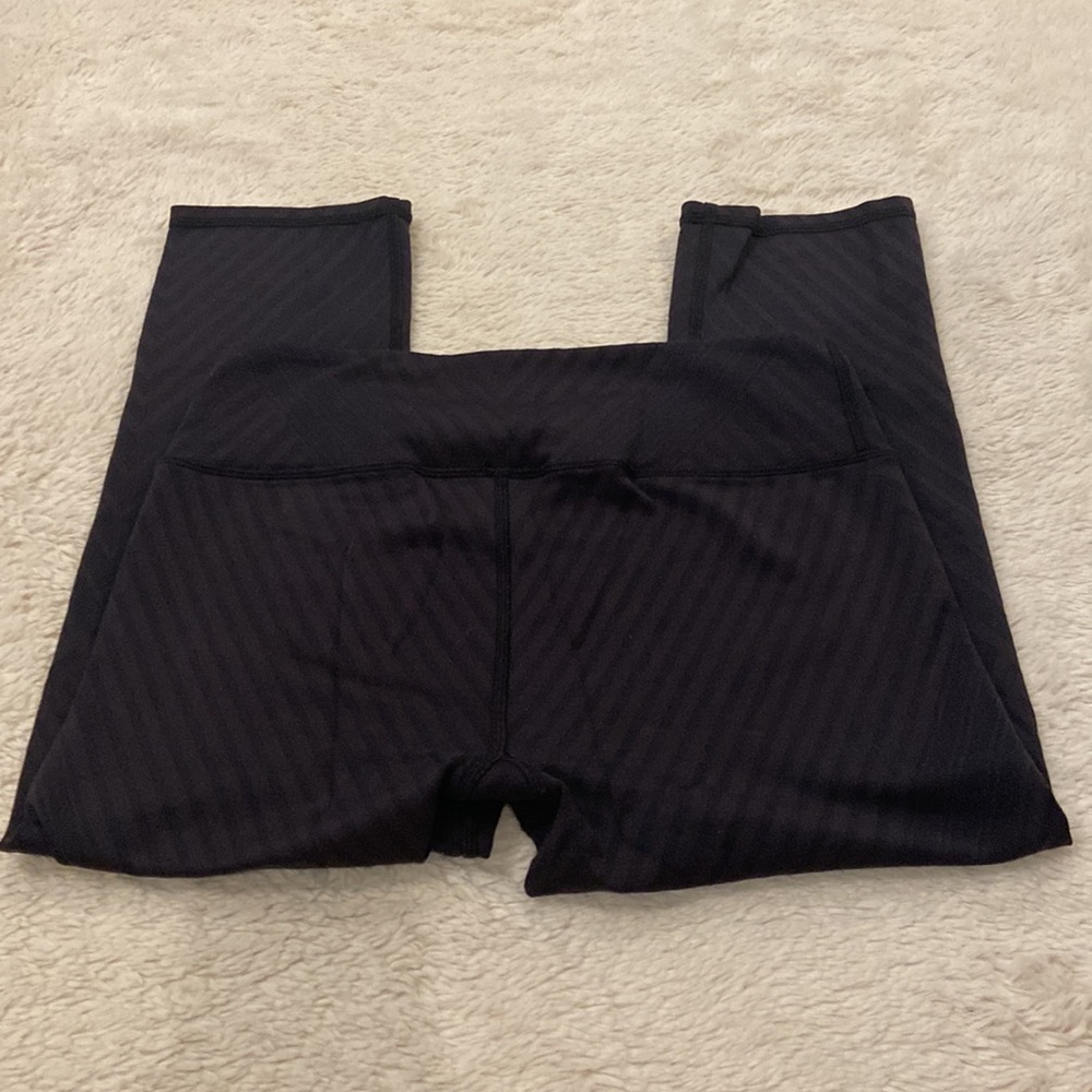 ALO Yoga Black Leggings - Picture 6 of 6
